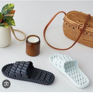 NWOB Terrelique Black (fits Like 7/8) Relaxation Slippers 100% Recycled Plastic